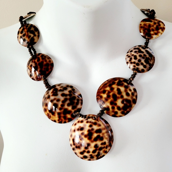 Natural Tiger Cowrie Shell discs, Coconut shell 20" necklace, Beach Jewelry - Picture 3 of 4
